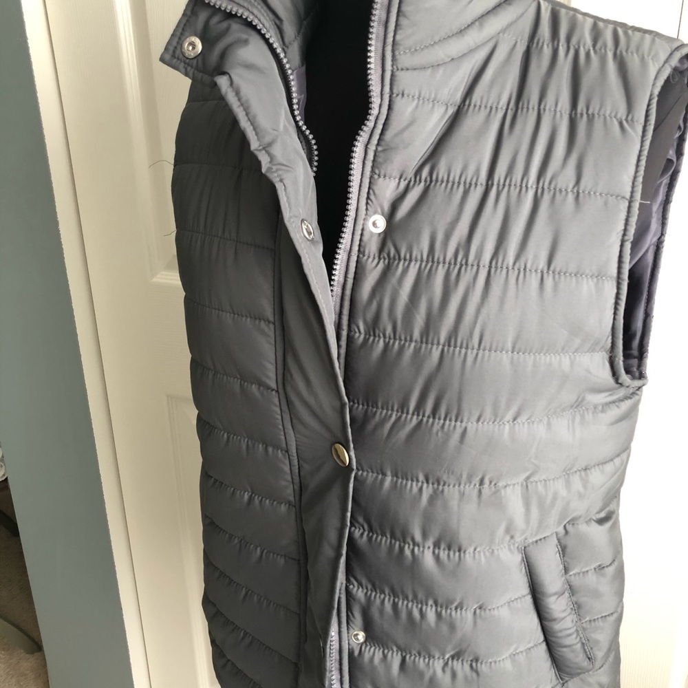 NWT iClosam simple gray puffy vest